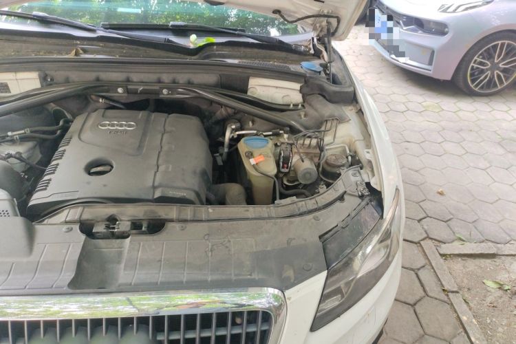 Used Audi Q5 2012 2.0TFSI Technology Model Engine Bay Left