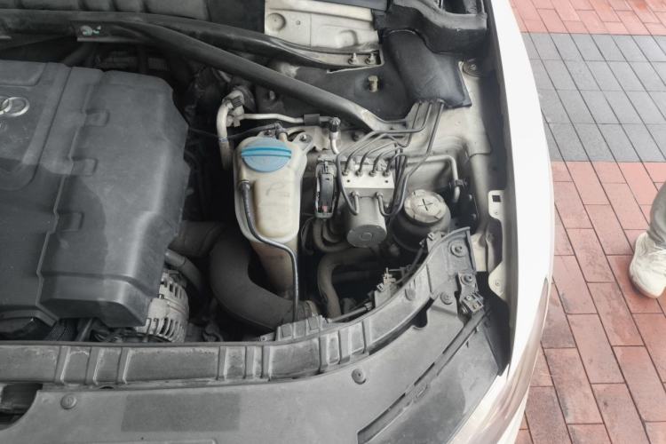 Used Audi Q5 2012 2.0TFSI Comfort Version Engine Bay Left