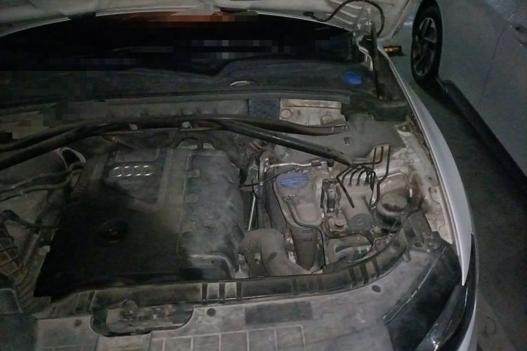 Used Audi Q5 2012 2.0TFSI Technology Model Engine Bay Left