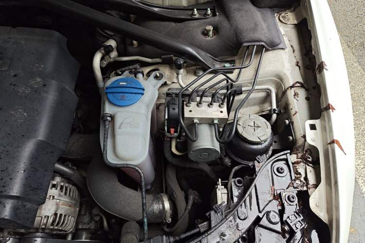 Used Audi Q5 2012 2.0TFSI Technology Model Engine Bay Left