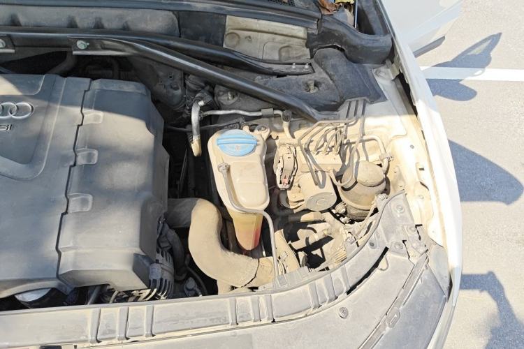 Used Audi Q5 2012 2.0TFSI Technology Model Engine Bay Left