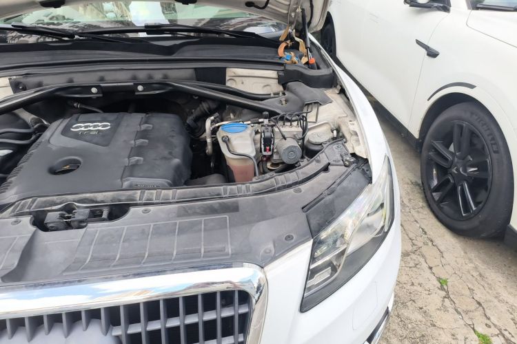 Used Audi Q5 2012 2.0TFSI Technology Model Engine Bay Left