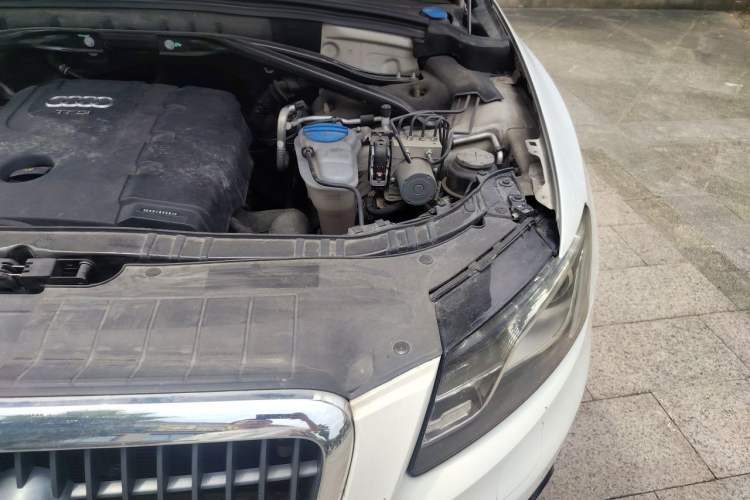 Used Audi Q5 2012 2.0TFSI Comfort Version Engine Bay Left