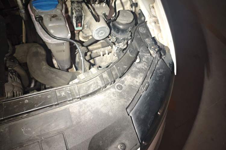 Used Audi Q5 2012 2.0TFSI Comfort Version Engine Bay Left