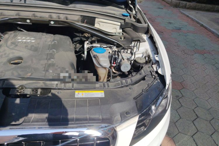 Used Audi Q5 2012 2.0TFSI Comfort Version Engine Bay Left
