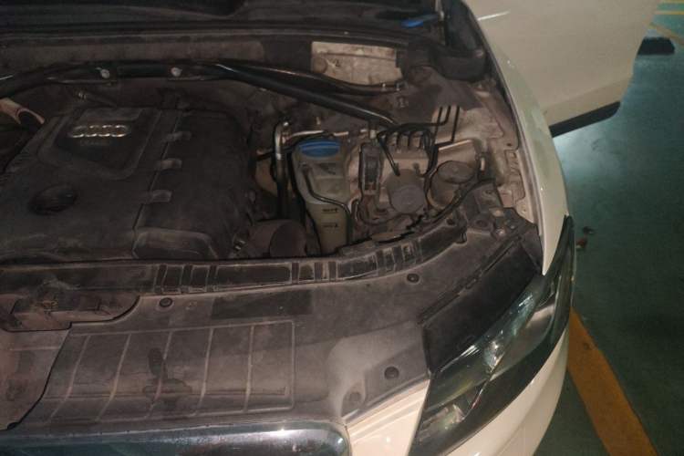 Used Audi Q5 2012 2.0TFSI Comfort Version Engine Bay Left