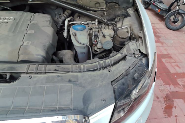 Used Audi Q5 2012 2.0TFSI Trendy Edition Engine Bay Left