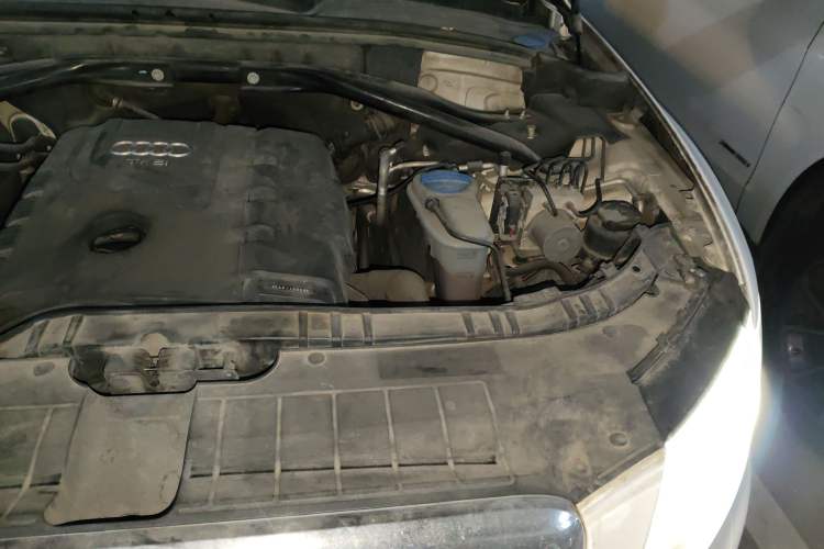 Used Audi Q5 2012 2.0TFSI Trendy Edition Engine Bay Left