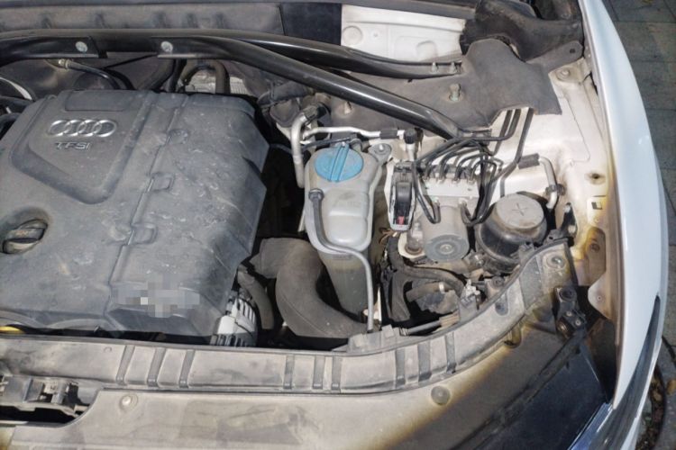 Used Audi Q5 2012 2.0TFSI Technology Model Engine Bay Left
