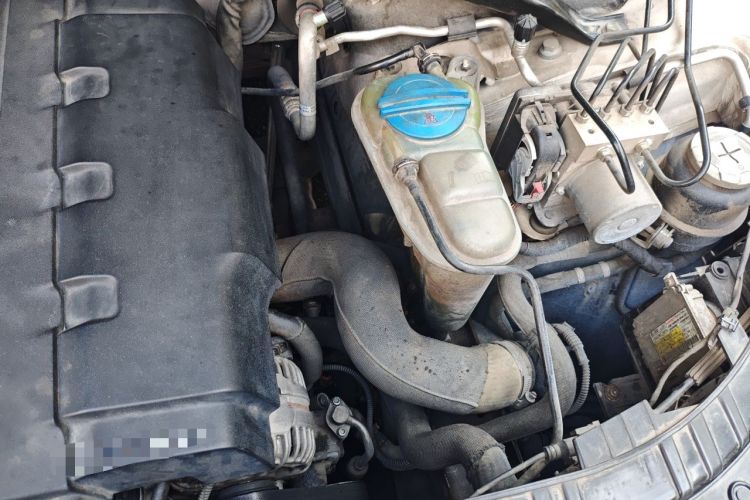 Used Audi Q5 2012 2.0TFSI Comfort Version Engine Bay Left