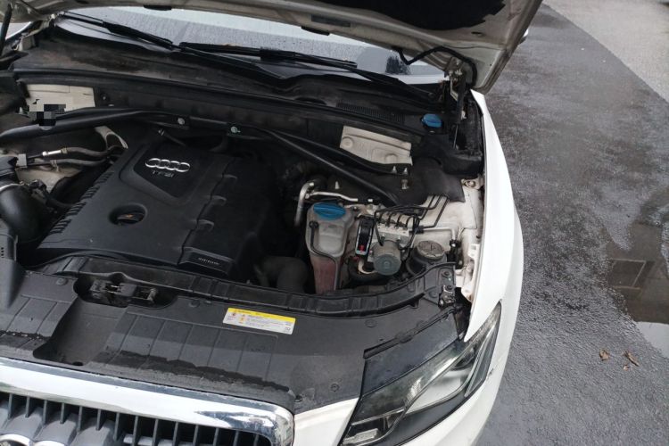 Used Audi Q5 2012 2.0TFSI Comfort Version Engine Bay Left