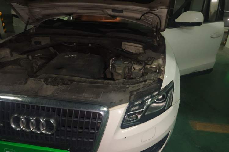 Used Audi Q5 2012 2.0TFSI Trendy Edition Engine Bay Left