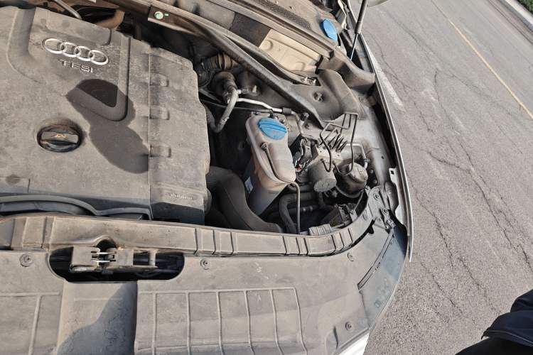 Used Audi Q5 2012 2.0TFSI Trendy Edition Engine Bay Left