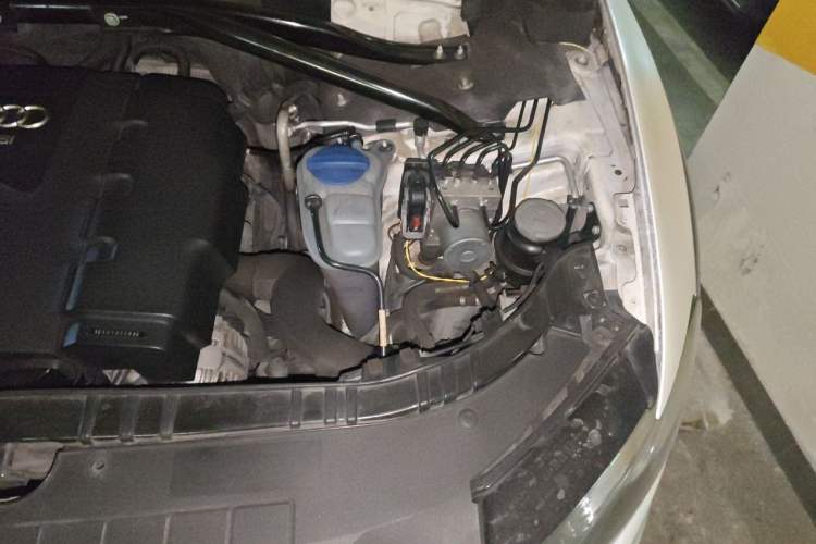 Used Audi Q5 2012 2.0TFSI Luxury Edition Engine Bay Left