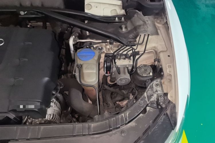 Used Audi Q5 2012 2.0TFSI Technology Model Engine Bay Left
