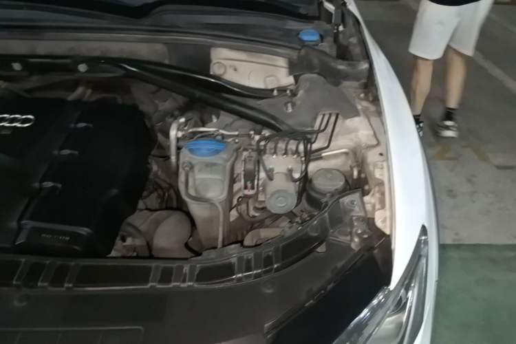 Used Audi Q5 2012 2.0TFSI Luxury Edition Engine Bay Left
