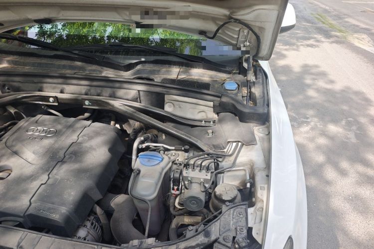 Used Audi Q5 2012 2.0TFSI Comfort Version Engine Bay Left