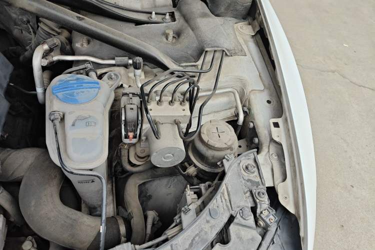 Used Audi Q5 2012 2.0TFSI Trendy Edition Engine Bay Left