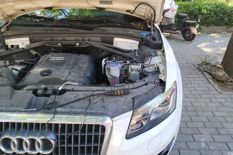 Used Audi Q5 2012 2.0TFSI Comfort Version Engine Bay Left