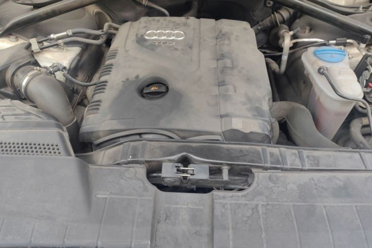 Used Audi Q5 2012 2.0TFSI Technology Model Engine Bay