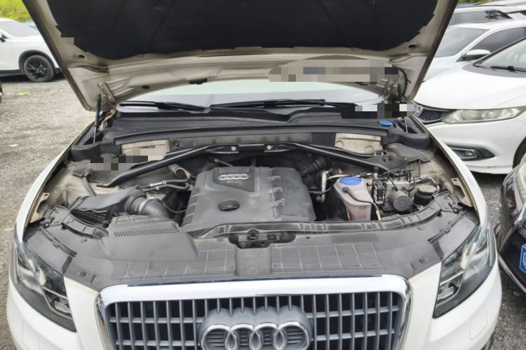 Used Audi Q5 2012 2.0TFSI Technology Model Engine Bay