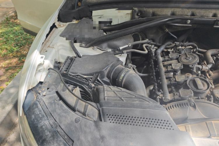 Used Audi Q5 2012 2.0TFSI Technology Model Engine Bay Right