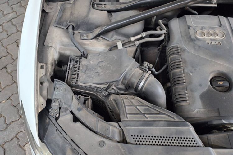 Used Audi Q5 2012 2.0TFSI Technology Model Engine Bay Right