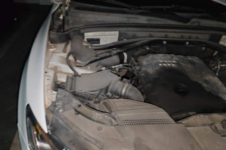 Used Audi Q5 2012 2.0TFSI Comfort Version Engine Bay Right