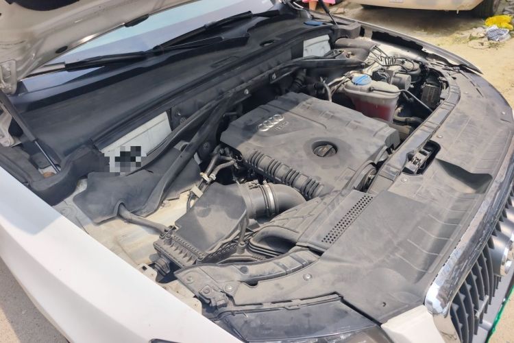Used Audi Q5 2012 2.0TFSI Technology Model Engine Bay Right