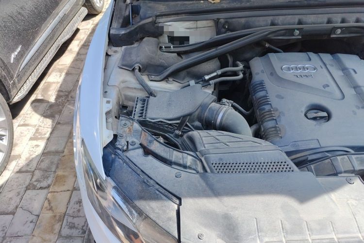 Used Audi Q5 2012 2.0TFSI Technology Model Engine Bay Right