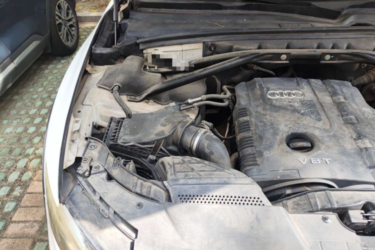 Used Audi Q5 2012 2.0TFSI Comfort Version Engine Bay Right