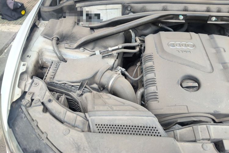 Used Audi Q5 2012 2.0TFSI Comfort Version Engine Bay Right