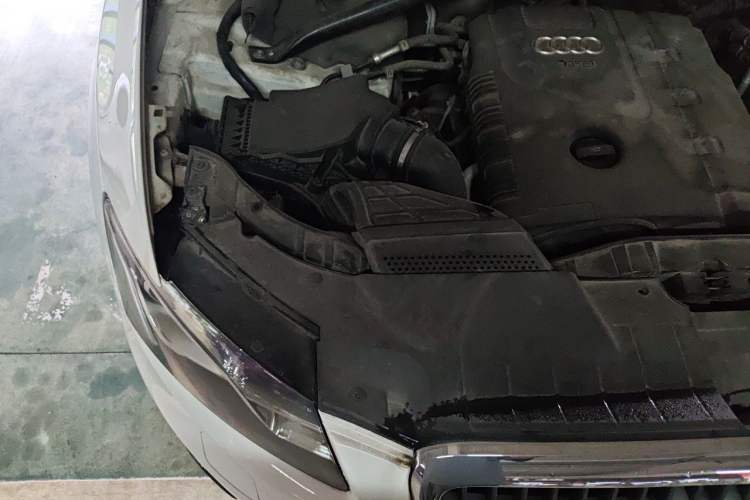 Used Audi Q5 2012 2.0TFSI Technology Model Engine Bay Right