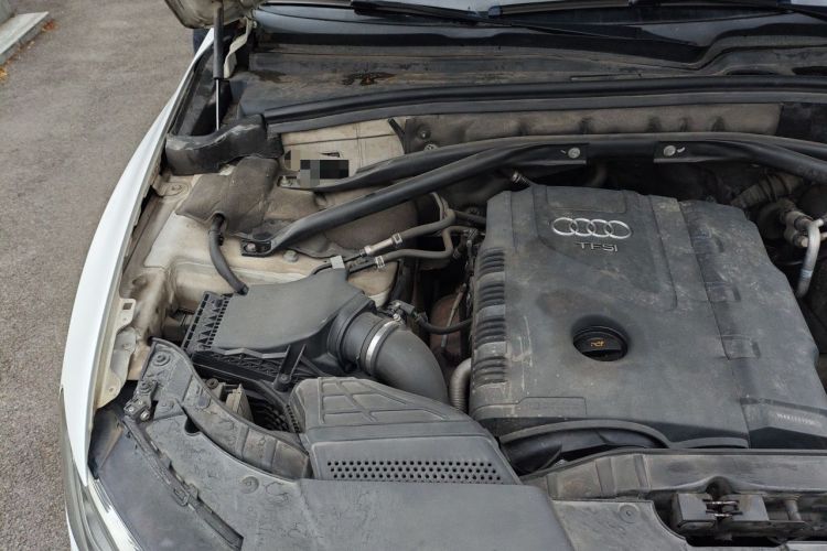 Used Audi Q5 2012 2.0TFSI Comfort Version Engine Bay Right