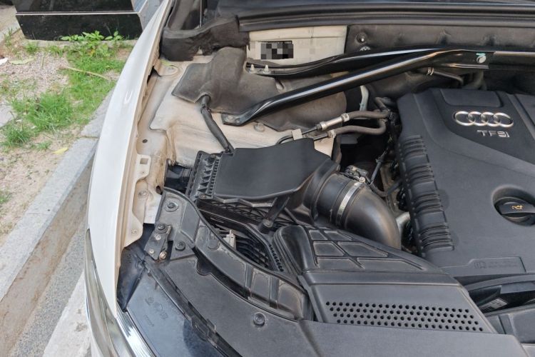 Used Audi Q5 2012 2.0TFSI Comfort Version Engine Bay Right