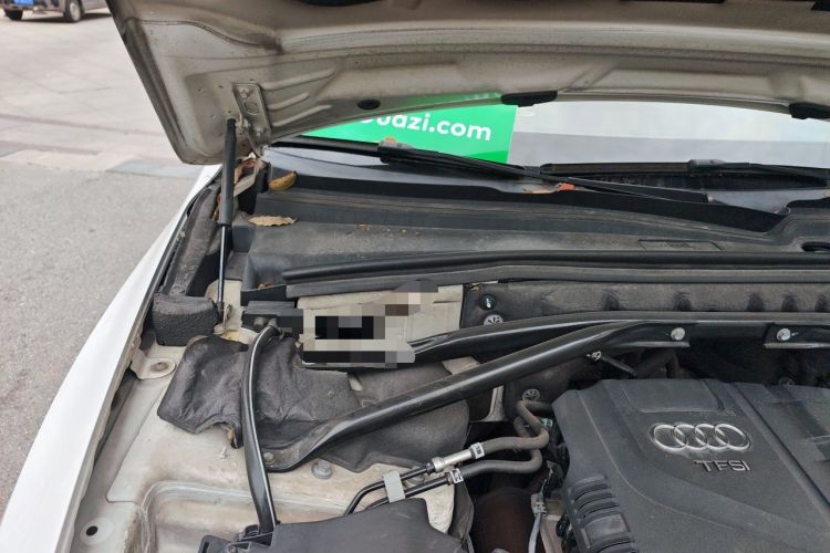 Used Audi Q5 2012 2.0TFSI Comfort Version Engine Bay Right