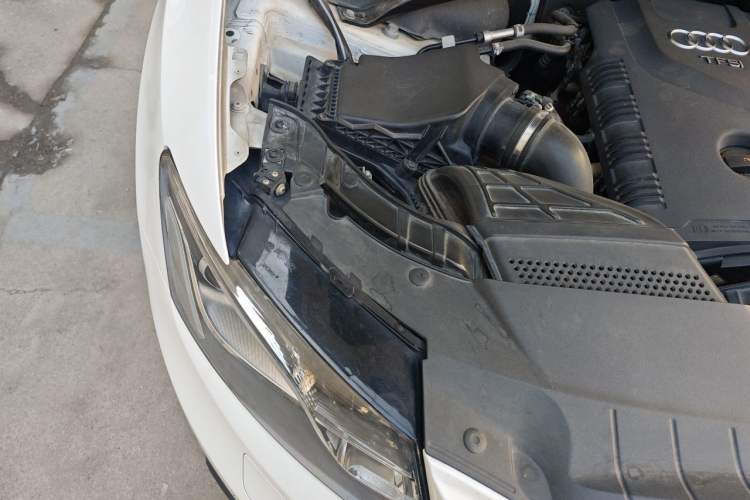 Used Audi Q5 2012 2.0TFSI Technology Model Engine Bay Right