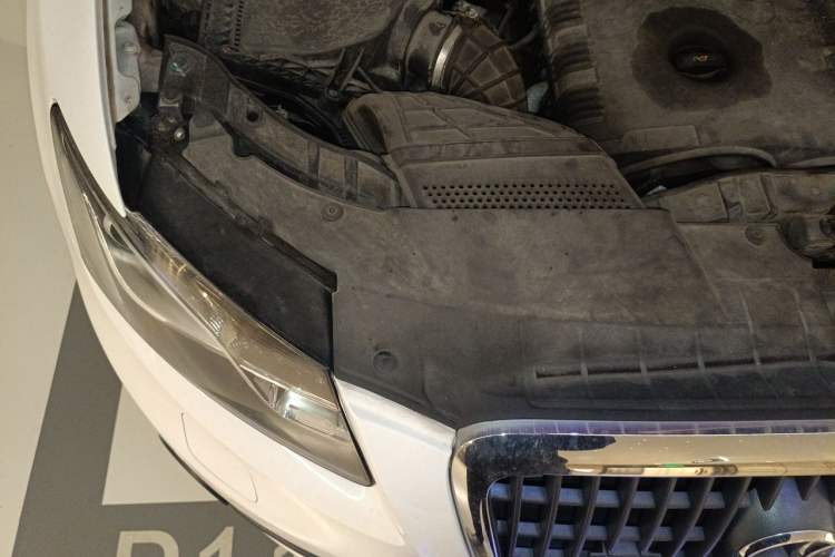 Used Audi Q5 2012 2.0TFSI Technology Model Engine Bay Right