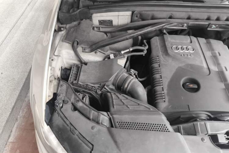 Used Audi Q5 2012 2.0TFSI Comfort Version Engine Bay Right
