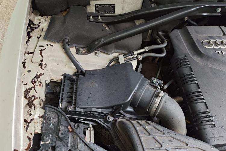 Used Audi Q5 2012 2.0TFSI Technology Model Engine Bay Right