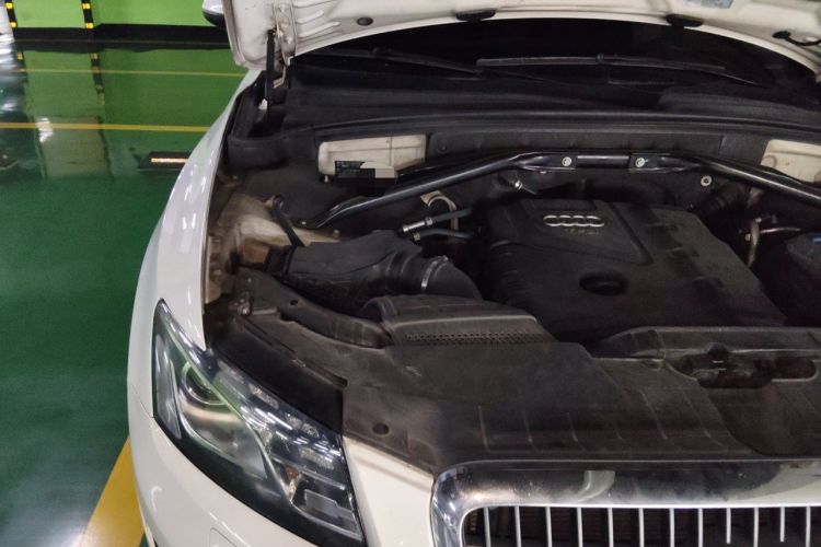Used Audi Q5 2012 2.0TFSI Technology Model Engine Bay Right