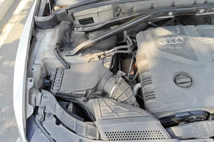 Used Audi Q5 2012 2.0TFSI Technology Model Engine Bay Right