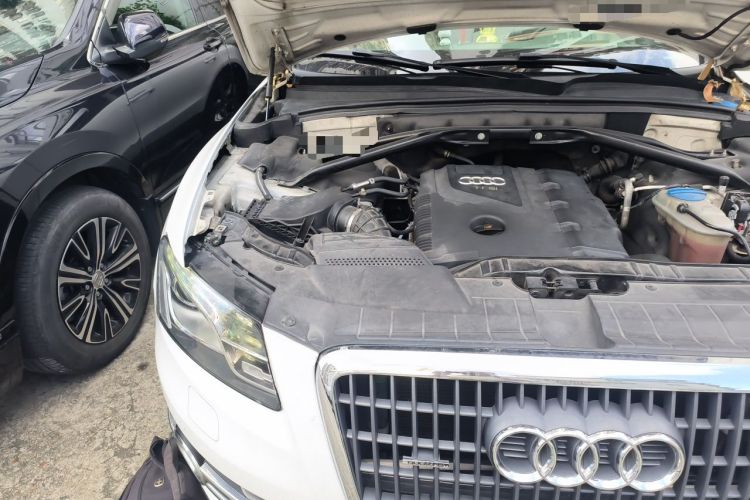 Used Audi Q5 2012 2.0TFSI Technology Model Engine Bay Right