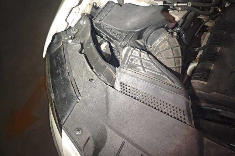 Used Audi Q5 2012 2.0TFSI Comfort Version Engine Bay Right