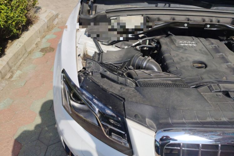 Used Audi Q5 2012 2.0TFSI Comfort Version Engine Bay Right