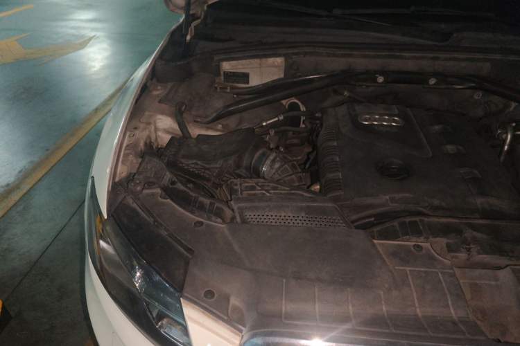Used Audi Q5 2012 2.0TFSI Comfort Version Engine Bay Right