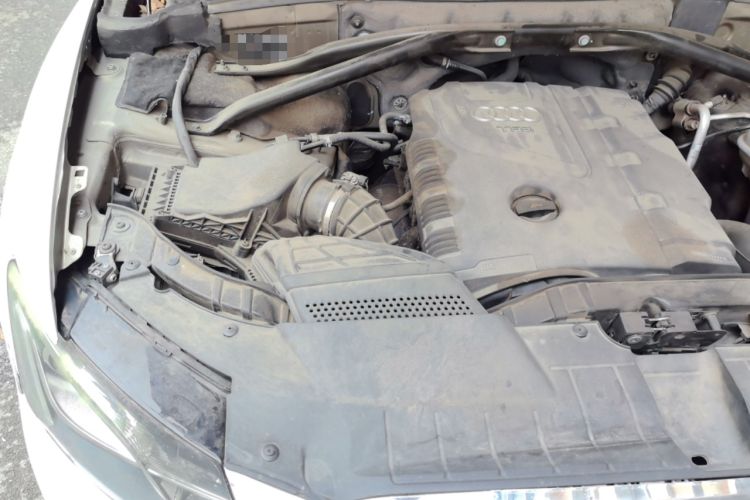 Used Audi Q5 2012 2.0TFSI Trendy Edition Engine Bay Right