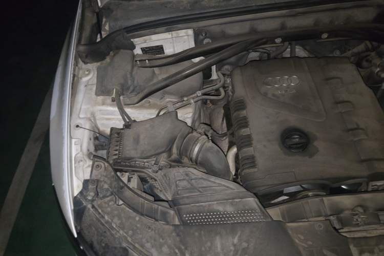 Used Audi Q5 2012 2.0TFSI Comfort Version Engine Bay Right