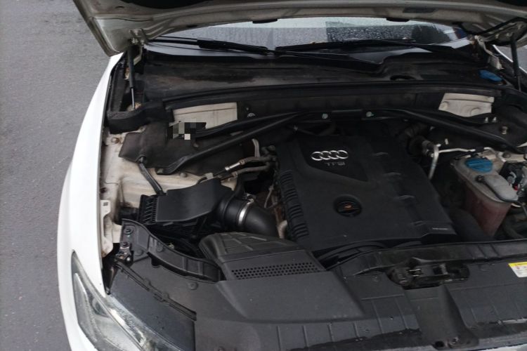 Used Audi Q5 2012 2.0TFSI Comfort Version Engine Bay Right