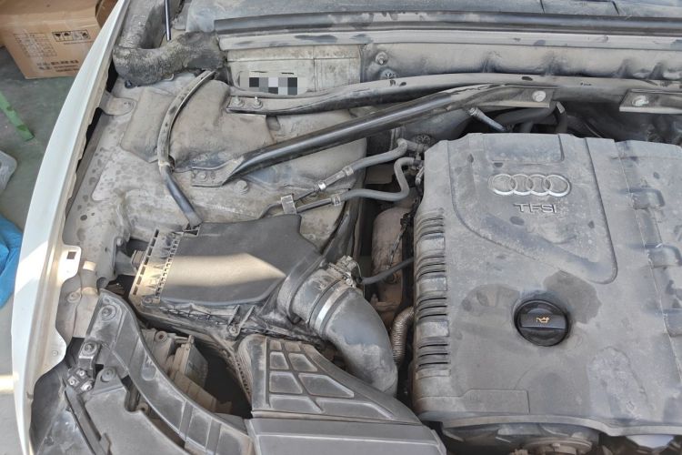 Used Audi Q5 2012 2.0TFSI Technology Model Engine Bay Right